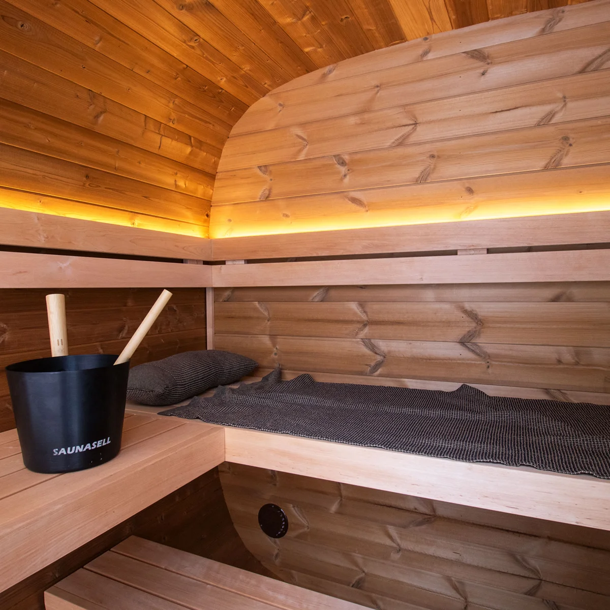 Cube Sauna - Two tiered alder benches